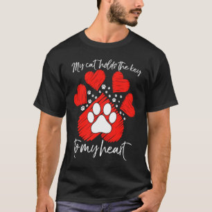Meine Katze hält den Schlüssel zu meinem Herzen T-Shirt