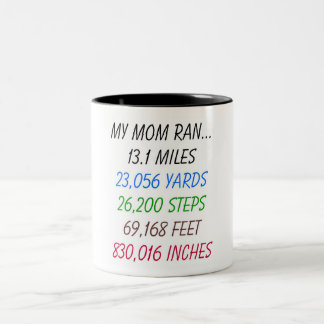 Meine Mama ließ 13,1 Meilen laufen Zweifarbige Tasse