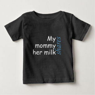 Meine Mama teilt ihre Milch mit weißem und blauem  Baby T-shirt