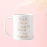 Meine Mutter für immer meine Freundin Personalisie Kaffeetasse<br><div class="desc">Feiern Sie die unzerbrechliche Bindung zwischen Mutter und Kind mit dieser herzlichen Tasse mit dem Satz First My Mother Forever My Friend, gefolgt von Ihrer eigenen Unterschrift. Jeder Schluck wird zu einer warmen Erinnerung von gemeinsamen Erinnerungen und lebenslanger Freundschaft, was es zu einer nachdenklichen Wahl für Muttertag, Geburtstag oder jeden...</div>