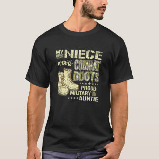 Meine Nichte trägt Kampfstiefel Hundemarken stolz T-Shirt