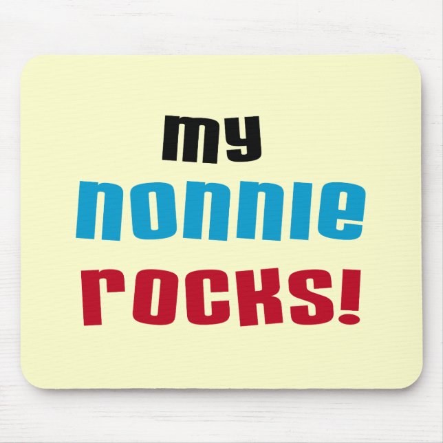 Meine Nonnie Rocks T - Shirt und Geschenke Mousepad (Vorne)