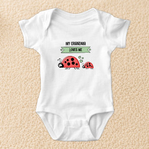 Meine Oma liebt mich Marienkäfer grün Baby Strampler