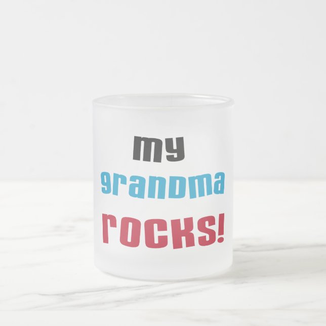 Meine Oma Rocks T - Shirt und Geschenke Mattglastasse (Mittel)