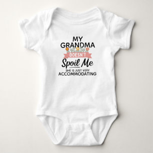 Meine Oma verwöhnt mich nicht, sie ist einfach nur Baby Strampler