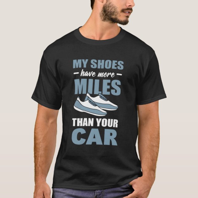 Meine Schuhe haben mehr Meilen als dein Auto Marat T-Shirt (Vorderseite)