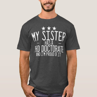 Meine Schwester hat einen PHD Doktortitel und ich  T-Shirt