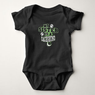Meine Schwester ist ein Dackel-Funny Baby Strampler