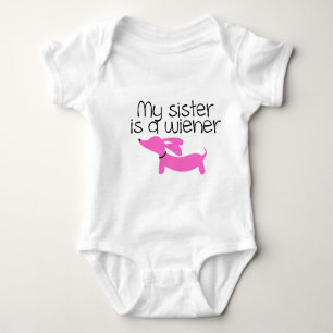 Meine Schwester ist eine Dackel (Hund) Baby Strampler