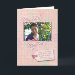 Meine Schwester, mein Freund - Geburtstagskarte Karte<br><div class="desc">Benutzerdefinierte Geburtstagskarte des Fotos mit rosa Hintergrund und einem Scrapbook ähnlichen Tag,  der lautet: Es gibt keinen besseren Freund als eine Schwester. Es gibt keine bessere Schwester als du.</div>