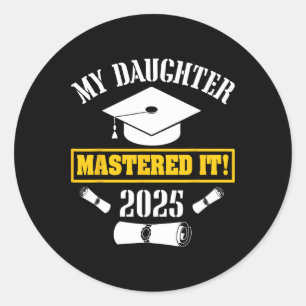 Meine Tochter beherrscht es Cl of 2025 Master Grad Runder Aufkleber