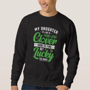 Meine Tochter ist wie ein vierblättriges Kleeblatt Sweatshirt