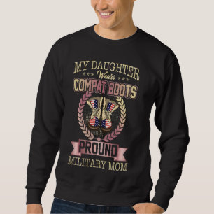 Meine Tochter trägt Kampfstiefel mit stolzer milit Sweatshirt
