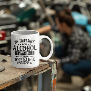 Meine Toleranz gegenüber Alkohol und Menschen Zweifarbige Tasse