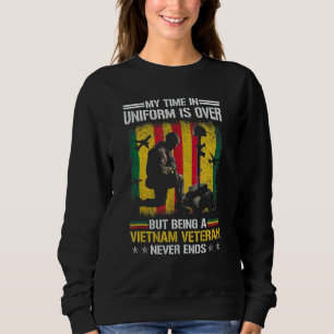 Meine Zeit in Uniform ist vorbei, aber ein Nev aus Sweatshirt
