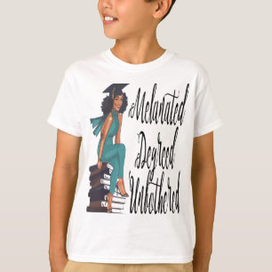 Melanated Degreed Black Girl Magic Abschluss T-Shirt