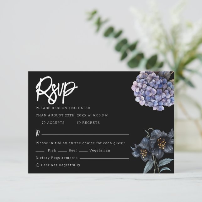 Melancholische schwarze florale klassische Typogra RSVP Karte (Stehend Vorderseite)