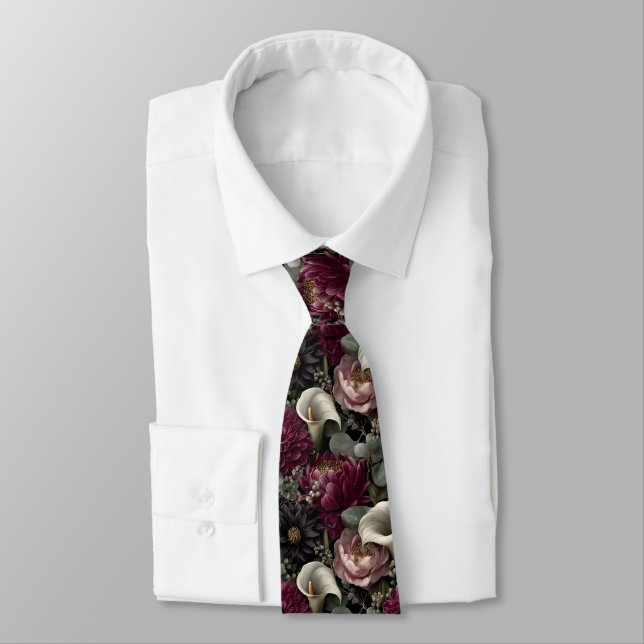 Melancholisches Blumenmuster mit Dahlien und Calla Krawatte (Gebunden)