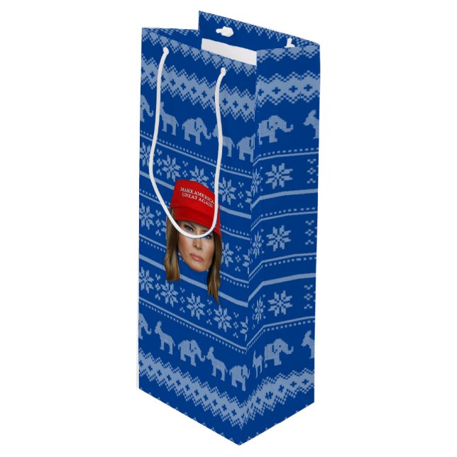 Melania Trump MAGA Weihnachten Geschenktüte Für Weinflaschen (Vorderseite Schrägansicht)