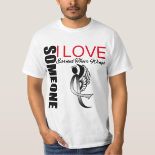 Melanom jemand i-Liebe erwarb ihre Flügel T-Shirt