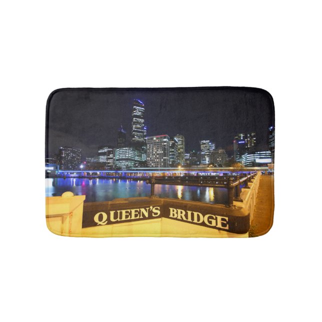 Melbourne Australia CBD Lights over Queen's Bridge Badematte (Vorderseite)