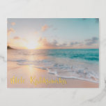 Mele Kalikimaka Beautiful Beach Christmas Gold Folien Feiertagspostkarte<br><div class="desc">Diese hübschen Weihnachtsfolien aus Weihnachtsgold an der Ostküste bieten bei Sonnenaufgang eine wunderschöne Küstenlandschaft mit hübscher Typografie,  die Mele Kalikimaka lautet. Eine niedlich hawaiianische Art,  frohe Weihnachten im Stil zu sagen. Bring mich in diesem Urlaub an den Strand.</div>