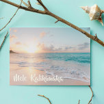 Mele Kalikimaka Beautiful Beach Weihnachten<br><div class="desc">Diese hübschen Weihnachtskarten am Meer bieten eine wunderschöne Küstenlandschaft bei Sonnenaufgang mit einer schönen Typografie,  die Mele Kalikimaka lautet. Eine niedlich hawaiianische Art,  frohe Weihnachten im Stil zu sagen. Bring mich in diesem Urlaub an den Strand.</div>