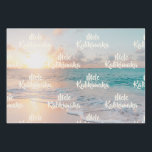 Mele Kalikimaka Custom Tropical Beach Christmas Geschenkpapier Set<br><div class="desc">Dieses hübsche Weihnachtsgeschenk bietet ein wunderschönes Küstenseegebiet-Foto bei Sonnenaufgang mit hübscher Typografie,  die Mele Kalikimaka liest. Eine niedliche hawaiianische Art,  frohe Weihnachten im Stil mit schönen Inselfotografie-Packpapier-Blätter zu sagen. Bring mich in diesem Urlaub an den Strand.</div>