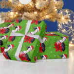Mele Kalikimaka Nene Goose Hawaiian Christmas Bird Geschenkpapier<br><div class="desc">Der Weihnachtsmann surft ein, um Ihnen eine Mele Kalikimaka zu wünschen, mit Geschenken, die in hawaiianischem Papier verpackt sind. Dieses festliche Muster einer Nene-Gans in traditionellem Rot und Grün nimmt eine skurrile Wendung mit einem kleinen Elfhut und poinsettia Blume. Super Island Urlaub wartet mit diesem einzigartigen, maßgeschneiderten Packpapier. Diese Jolly-Vogelhülle...</div>