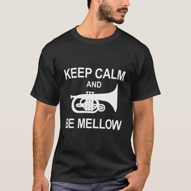 Mellophone Behielt Ruhe und Mellow Marching Band F T-Shirt (Vorderseite)