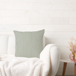 Mellow Sage mit Creme Pinstriche Kissen