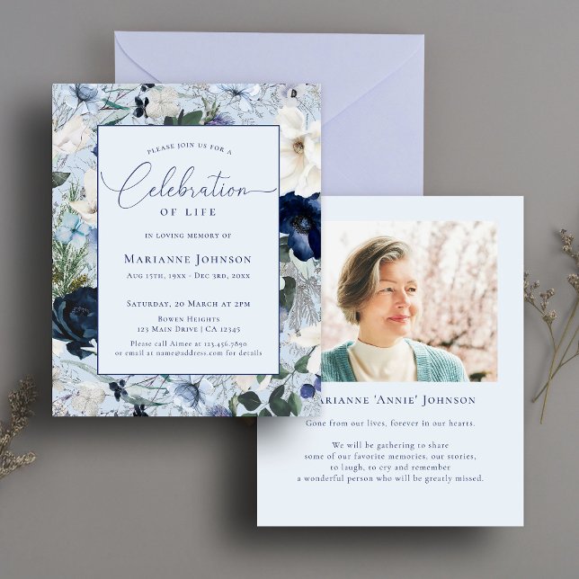 Memorial Blue Floral Feier des Lebens Flyer (Von Creator hochgeladen)