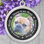 Memorial für Foto-Hunde Versilberte Kette<br><div class="desc">Ehre deinen besten Freund mit einer eigenen Foto-Gedenkstätte. Diese einzigartigen Haustierdenkmäler sind das perfekte Geschenk für sich selbst, Familie oder Freunde, um Ihre Liebsten zu ehren. Wir hoffen, dass Ihre Hundedenkmäler Foto Halskette Ihnen Frieden, Freude und glückliche Erinnerungen bringen wird. Zitat "Forever in unseren Herzen". Passen Sie Ihre Lieblingshunde oder...</div>