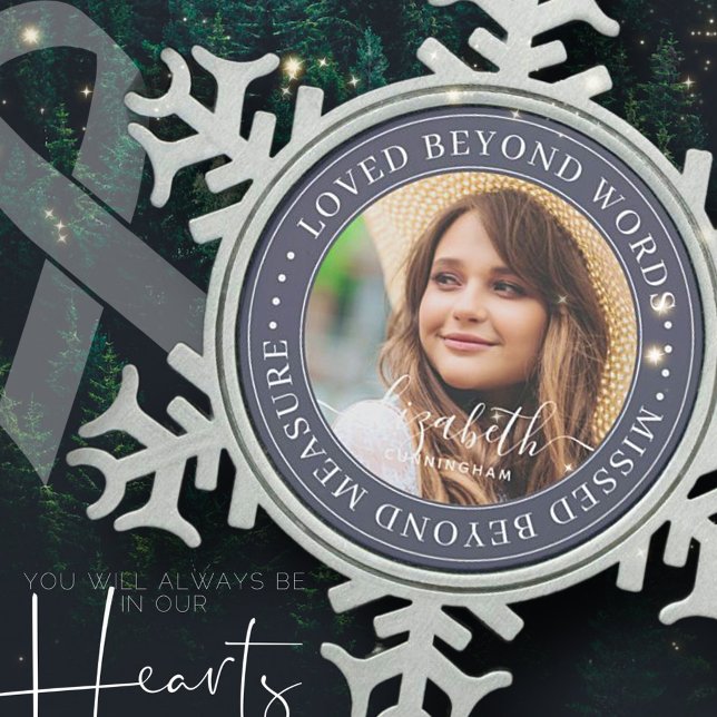 Memorial Loved Beyond Words Elegantes Chic Foto Schneeflocken Zinn-Ornament (Von Creator hochgeladen)