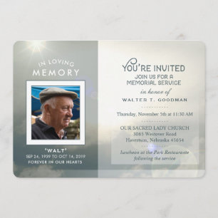 Memorial Service lädt Friedliche Wolken in blauer Einladung