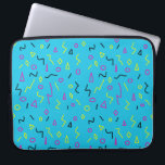 Memphis Stil der 1980er Jahre Bright Blue Pink Neo Laptopschutzhülle<br><div class="desc">Mit diesem funky 80er Memphis Laptop-Ärmel unter Ihrem Arm abheben! Dieses Design zeichnet sich durch hellblaue,  heiß rosa,  schwarze und gelbe Quadgel,  Dreiecke,  Diamanten und Kreise aus.</div>