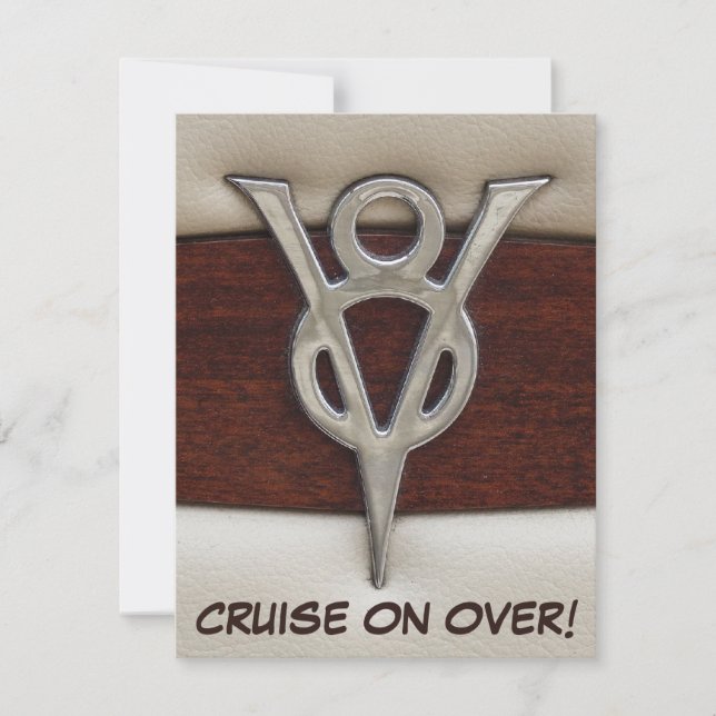 Men Birthday V8 Chrome Emblem Car Theme Einladung (Vorderseite)