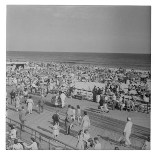 Menge am Strand Fliese
