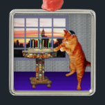 menorah cat.jpg silbernes ornament<br><div class="desc">Nicht gerade für Chanukah mehr - dieser hübsche Ingwer beleuchtet die Kerzen, weil ein großes Wunder hier geschah!</div>