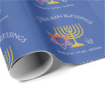 Menorah Dreidel | BARUCH ATAH ADONAI | Hanukkah Geschenkpapier<br><div class="desc">Stilvolles, elegantes CHANUKAH BLESSINGS Wrapping Paper. Design zeigt ein goldfarbenes MENORAH mit bunten DAVID STAR und silbergrauer DREIDEL. Oben steht ein kurviger Text, der sagt: CHANUKAH BLESSINGS und unter dem Text steht BARUCH ATAH, ADONAI (Gesegnet bist du, o Gott) . Die Hintergrundfarbe ist israelisch blau. Matching Artikel sind in der...</div>