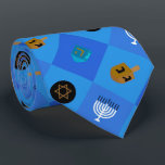 Menorah dreidels star krawatte<br><div class="desc">Feiern Sie acht Tage und acht Nächte des Festivals der Lichter mit Hanukkah-Karten und Geschenken. Das Lichterfest ist hier. Lächle die Menorah,  spiele mit dem dreiel und feiere auf Latkes und Sufganiyots. Feiern Sie den Geist von Hanukkah mit Freunden,  Familie und Lieben,  indem Sie ihnen Happy Hanukkah wünschen.</div>