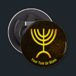 Menorah Flame Flaschenöffner<br><div class="desc">Eine braune und goldene digitale Darstellung der jüdischen siebenverzweigten Menorah (Hebräisch: מְ נ וֹ רָ ‎). Fügen Sie unseren eigenen Text hinzu. Die siebenverzweigte Menorah, die im tragbaren Set von Moses in der Wildnis und später im Tempel in Jerusalem verwendet wird, ist seit der Antike ein Symbol des Judentums und...</div>