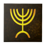 Menorah Flame Fliese<br><div class="desc">Eine digitale Darstellung der jüdischen siebenverzweigten Menorah (Hebräisch: מְ נ וֹ רָ ‎). Die siebenverzweigte Menorah, die im tragbaren Set von Moses in der Wildnis und später im Tempel in Jerusalem verwendet wird, ist seit der Antike ein Symbol des Judentums und das Emblem des modernen Staat Israel. Der Kohanim zündete...</div>