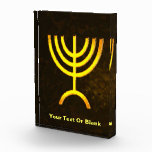 Menorah Flame Fotoblock<br><div class="desc">Eine digitale Darstellung der jüdischen siebenverzweigten Menorah (Hebräisch: מְ נ וֹ רָ ). Fügen Sie Ihren eigenen Text hinzu. Die siebenverzweigte Menorah, die im tragbaren Set von Moses in der Wildnis und später im Tempel in Jerusalem verwendet wird, ist seit der Antike ein Symbol des Judentums und das Emblem des...</div>