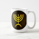 Menorah Flame Kaffeetasse<br><div class="desc">Eine digitale Darstellung der jüdischen siebenverzweigten Menorah (Hebräisch: מְ נ וֹ רָ ). Die siebenverzweigte Menorah, die im tragbaren Set von Moses in der Wildnis und später im Tempel in Jerusalem verwendet wird, ist seit der Antike ein Symbol des Judentums und das Emblem des modernen Staat Israel. Der Kohanim zündete...</div>