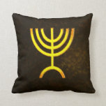 Menorah Flame Kissen<br><div class="desc">Eine digitale Darstellung der jüdischen siebenverzweigten Menorah (Hebräisch: מְ נ וֹ רָ ). Die siebenverzweigte Menorah, die im tragbaren Set von Moses in der Wildnis und später im Tempel in Jerusalem verwendet wird, ist seit der Antike ein Symbol des Judentums und das Emblem des modernen Staat Israel. Der Kohanim zündete...</div>