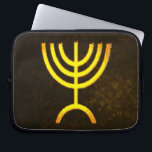 Menorah Flame Laptopschutzhülle<br><div class="desc">Eine digitale Darstellung der jüdischen siebenverzweigten Menorah (Hebräisch: מְ נ וֹ רָ ). Die siebenverzweigte Menorah, die im tragbaren Set von Moses in der Wildnis und später im Tempel in Jerusalem verwendet wird, ist seit der Antike ein Symbol des Judentums und das Emblem des modernen Staat Israel. Der Kohanim zündete...</div>