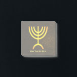 Menorah Flame Post-it Klebezettel<br><div class="desc">Eine braune und goldene digitale Darstellung der jüdischen siebenverzweigten Menorah (Hebräisch: מְ נ וֹ רָ ‎). Passen Sie Ihren eigenen Text an. Die siebenverzweigte Menorah, die im tragbaren Set von Moses in der Wildnis und später im Tempel in Jerusalem verwendet wird, ist seit der Antike ein Symbol des Judentums und...</div>