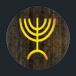 Menorah Flame Schneidebrett<br><div class="desc">Eine braune und goldene digitale Darstellung der jüdischen siebenverzweigten Menorah (Hebräisch: מְ נ וֹ רָ ). Die siebenverzweigte Menorah, die im tragbaren Set von Moses in der Wildnis und später im Tempel in Jerusalem verwendet wird, ist seit der Antike ein Symbol des Judentums und das Emblem des modernen Staat Israel....</div>