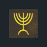 Menorah Flame Stein-Magnet<br><div class="desc">Eine digitale Darstellung der jüdischen siebenverzweigten Menorah (Hebräisch: מְ נ וֹ רָ ). Die siebenverzweigte Menorah, die im tragbaren Set von Moses in der Wildnis und später im Tempel in Jerusalem verwendet wird, ist seit der Antike ein Symbol des Judentums und das Emblem des modernen Staat Israel. Der Kohanim zündete...</div>